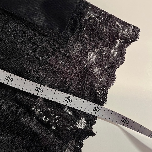 VTG Black Half Slip - Maxi Lace Trimmed
Sz M - Picture 8 of 8